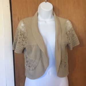 N.Y. Collection shrug! EUC! XS! Cream! Very pretty! Great for any occasion!